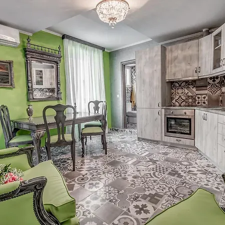 Eos Aurora Apartment